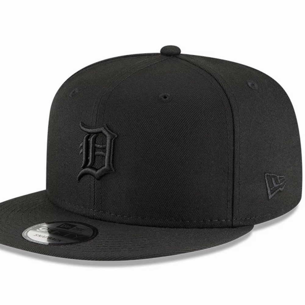 Detroit Tigers New Era Black on Black 9FIFTY Snapback Hat Embroidered MLB New